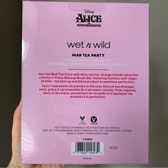 Wet N Wild Disney Alice In Wonderland Mad Tea Party 4-piece makeup Brush Set - Picture 2 of 3